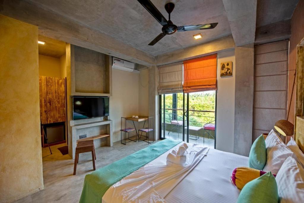 White Moon Resort Gampaha Bagian luar foto