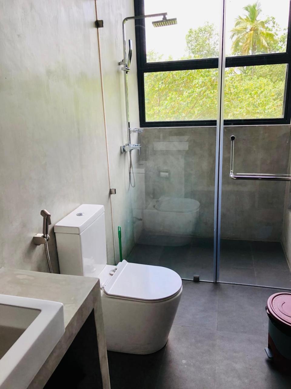 White Moon Resort Gampaha Bagian luar foto