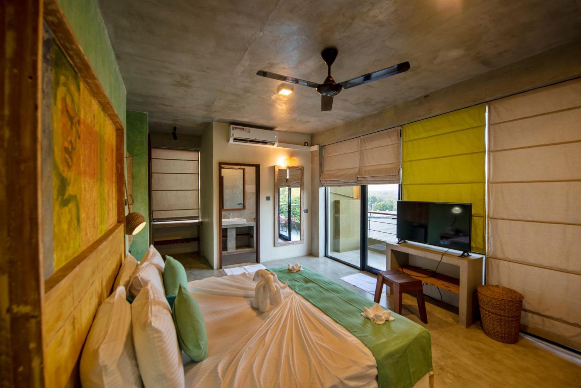 White Moon Resort Gampaha Bagian luar foto