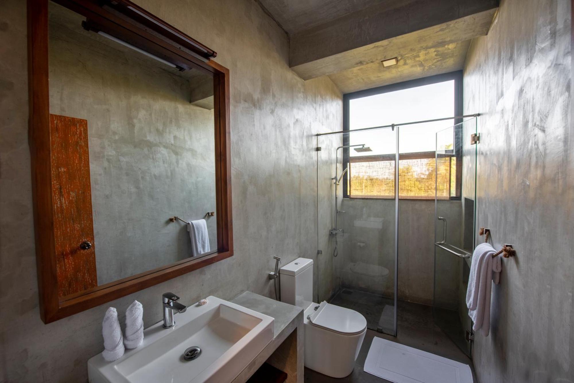 White Moon Resort Gampaha Bagian luar foto