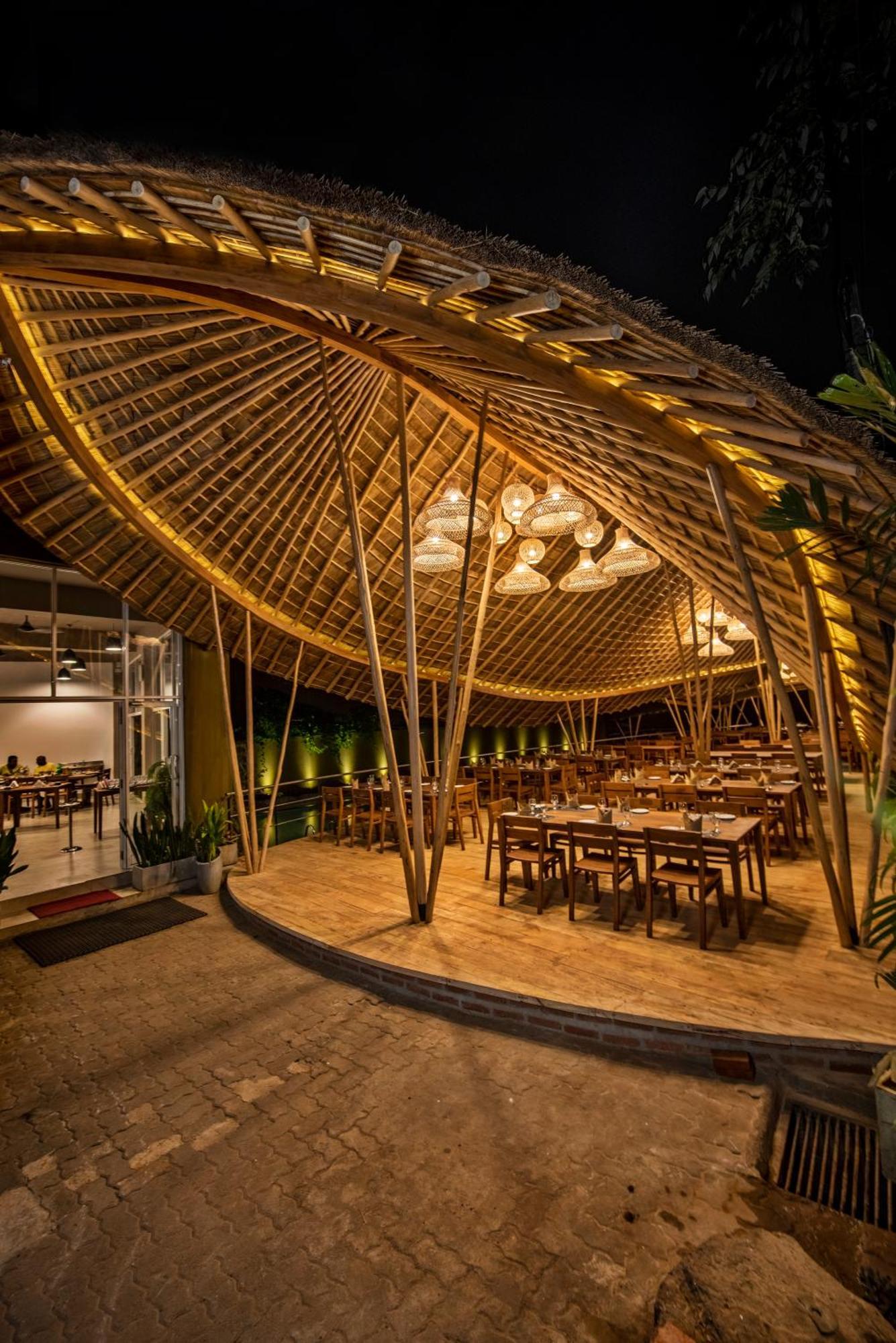 White Moon Resort Gampaha Bagian luar foto