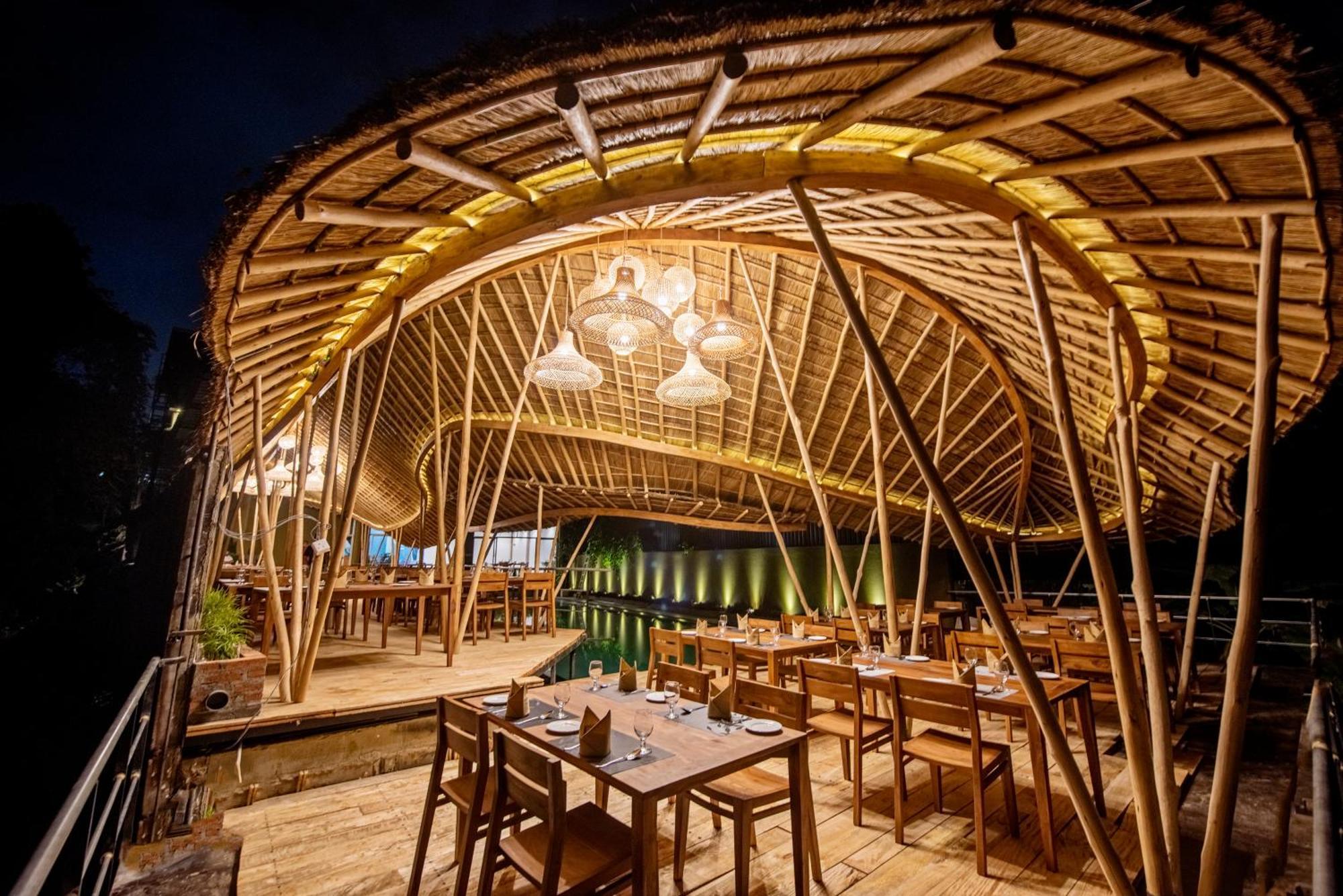 White Moon Resort Gampaha Bagian luar foto