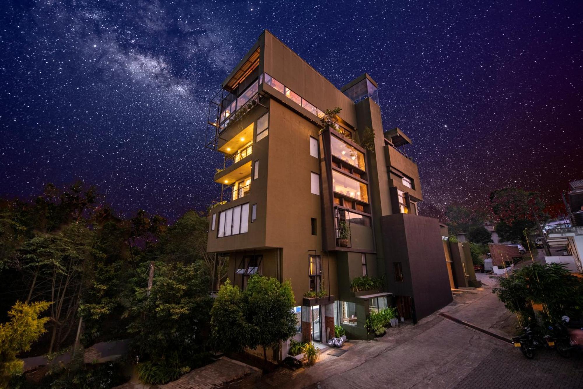 White Moon Resort Gampaha Bagian luar foto